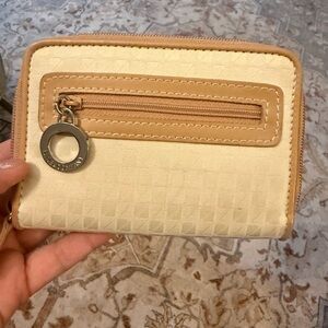 Nine & Company cream w/tan zip around wallet